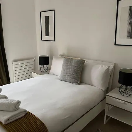 Modern 1 Bed Flat Near Station And City